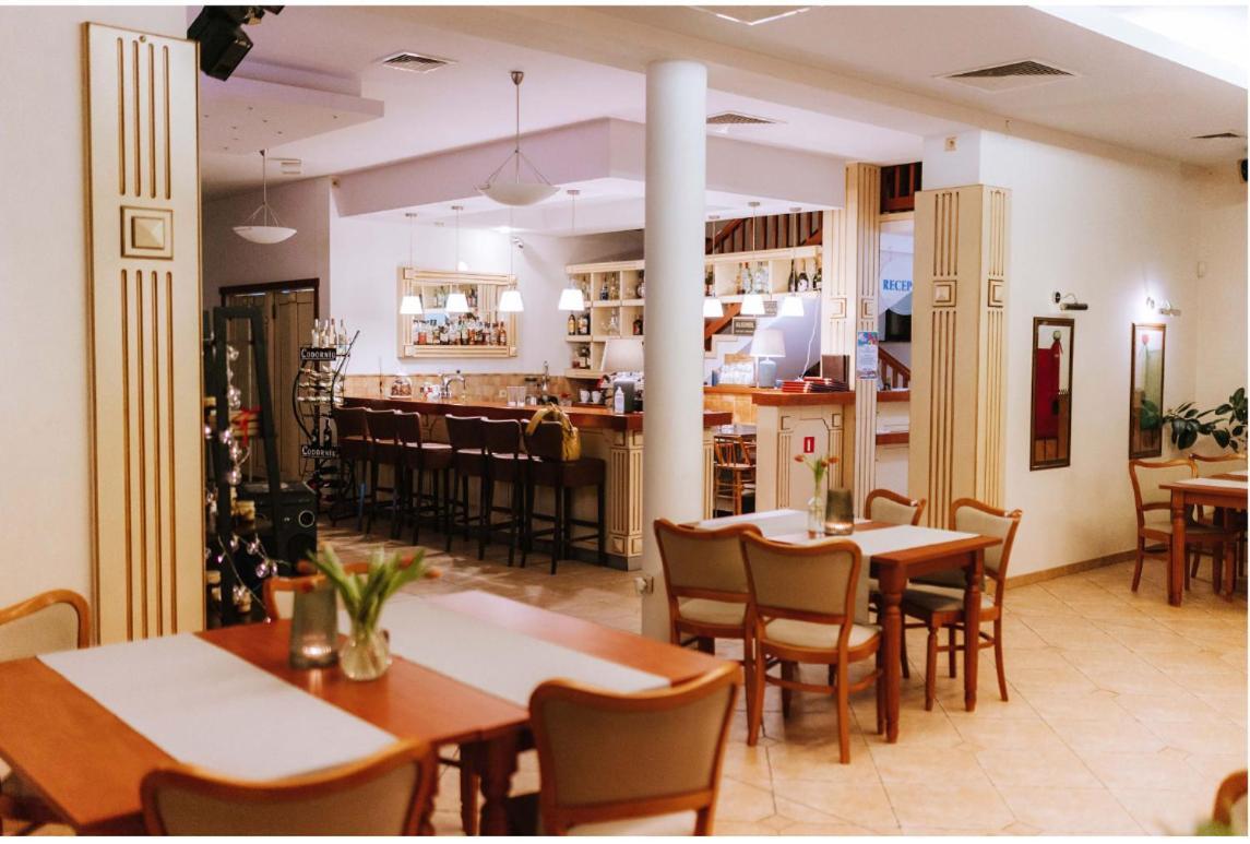 Hotel Piast Cedynia Ngoại thất bức ảnh
