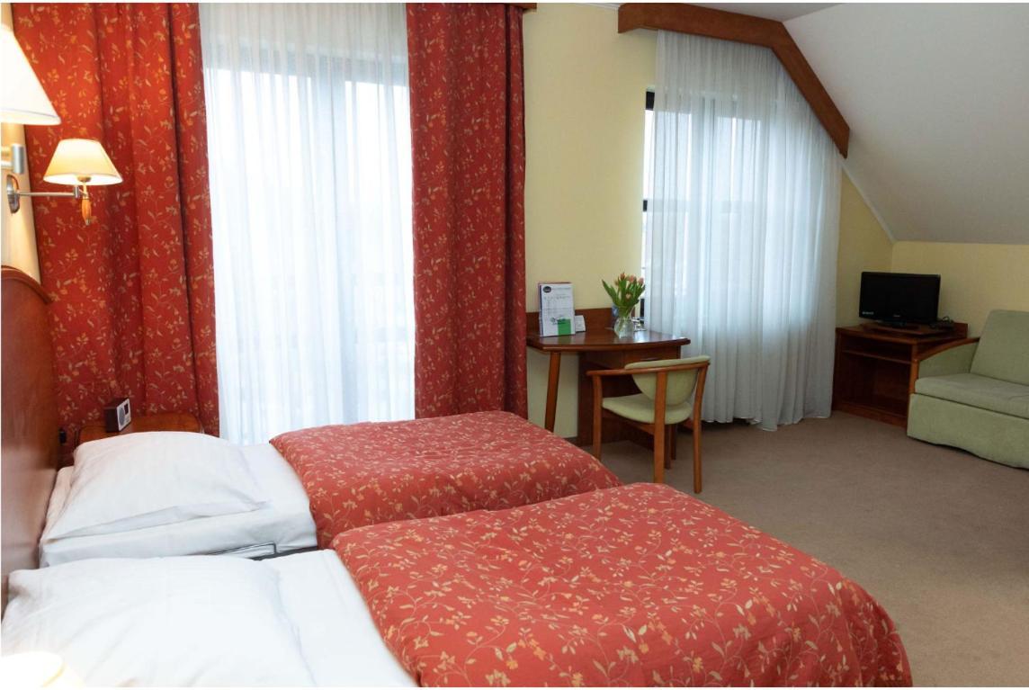 Hotel Piast Cedynia Ngoại thất bức ảnh