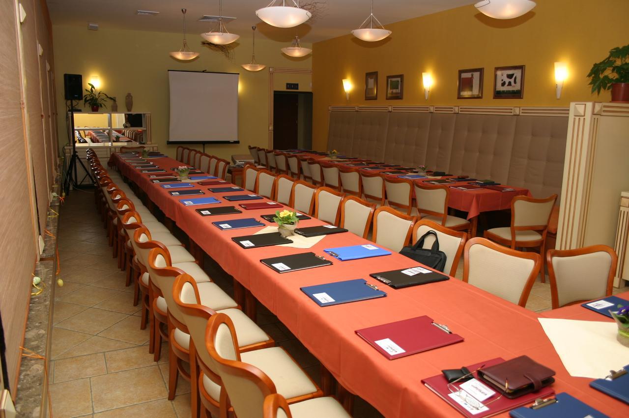 Hotel Piast Cedynia Ngoại thất bức ảnh