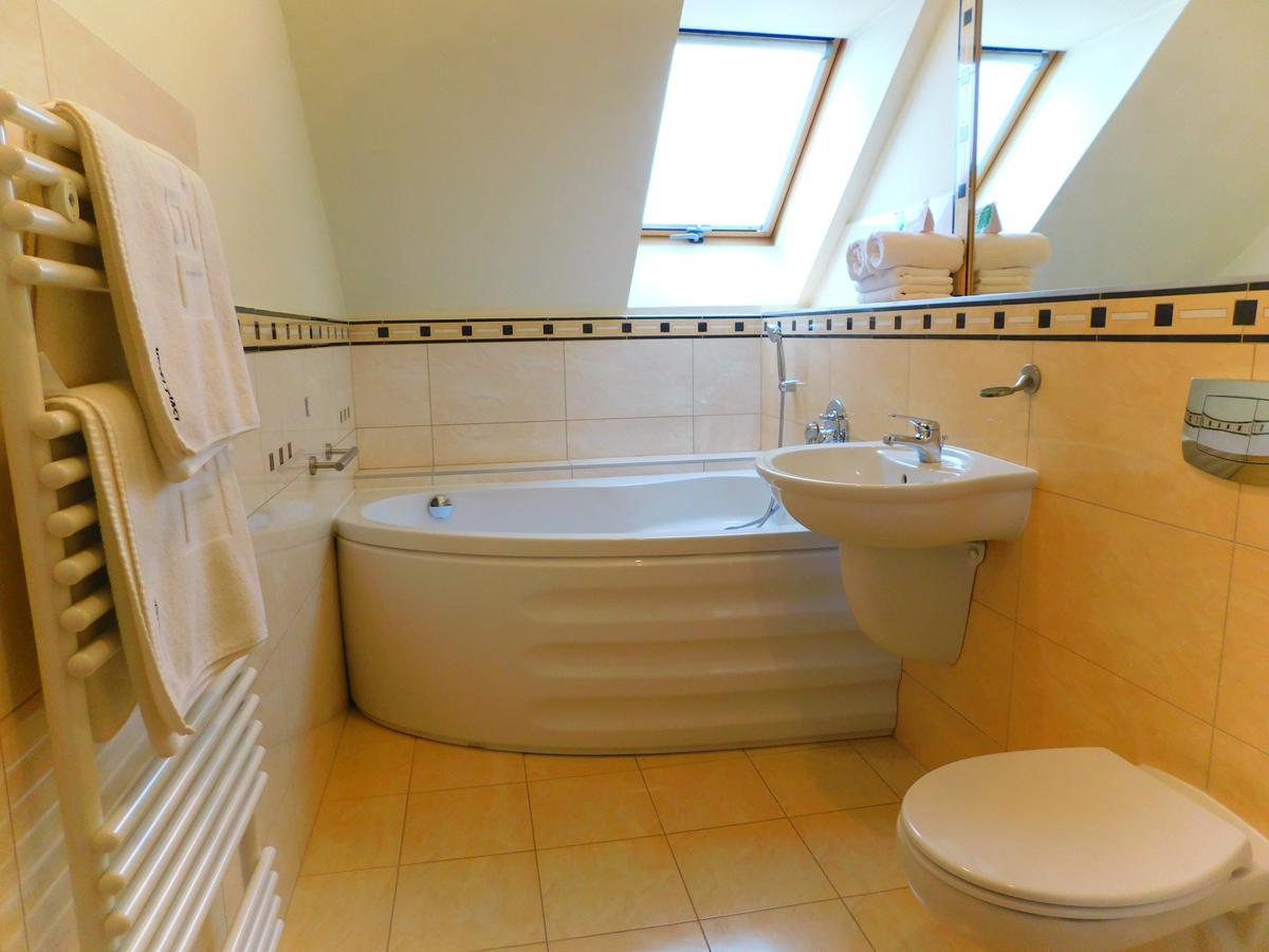 Hotel Piast Cedynia Ngoại thất bức ảnh