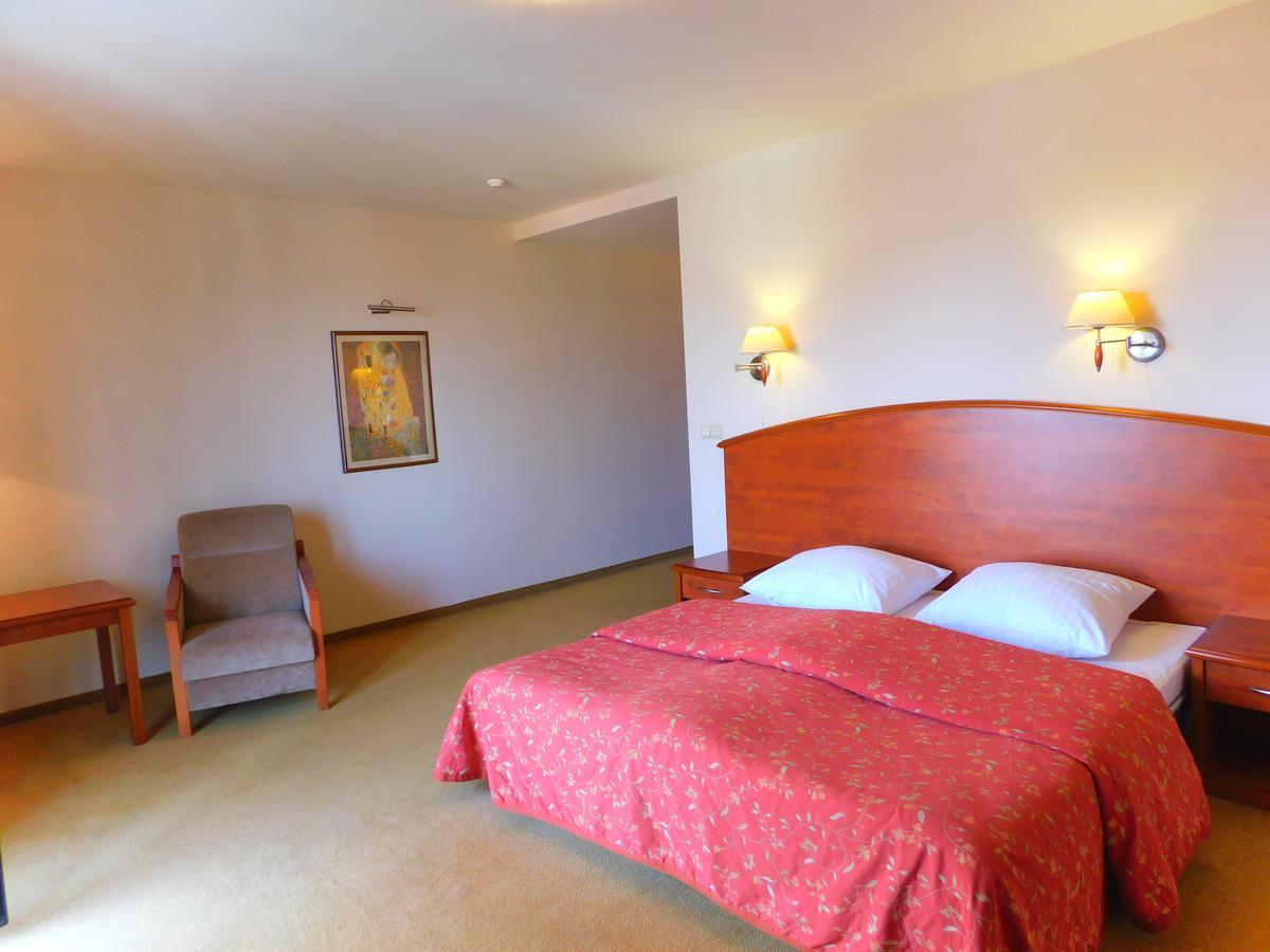 Hotel Piast Cedynia Ngoại thất bức ảnh