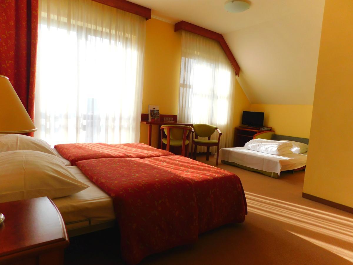 Hotel Piast Cedynia Ngoại thất bức ảnh
