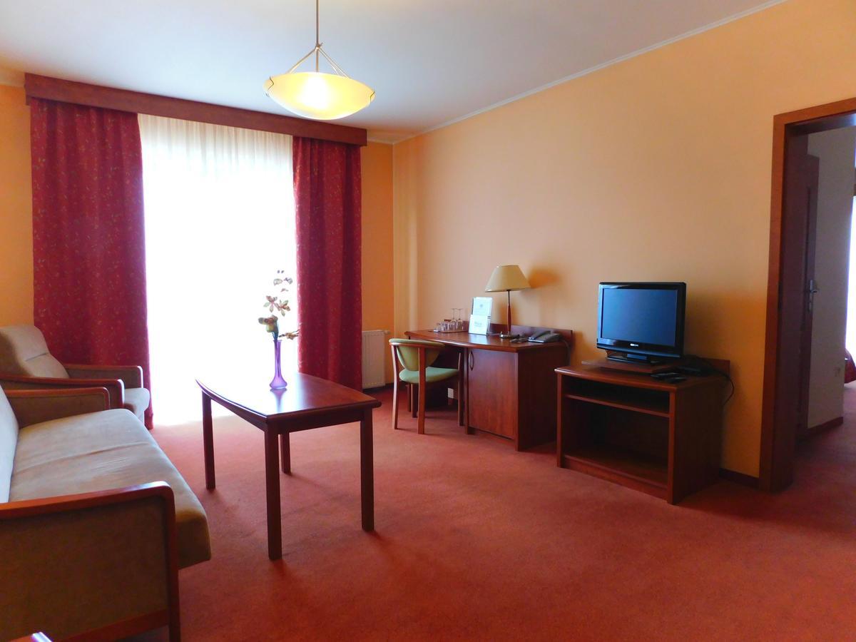 Hotel Piast Cedynia Ngoại thất bức ảnh