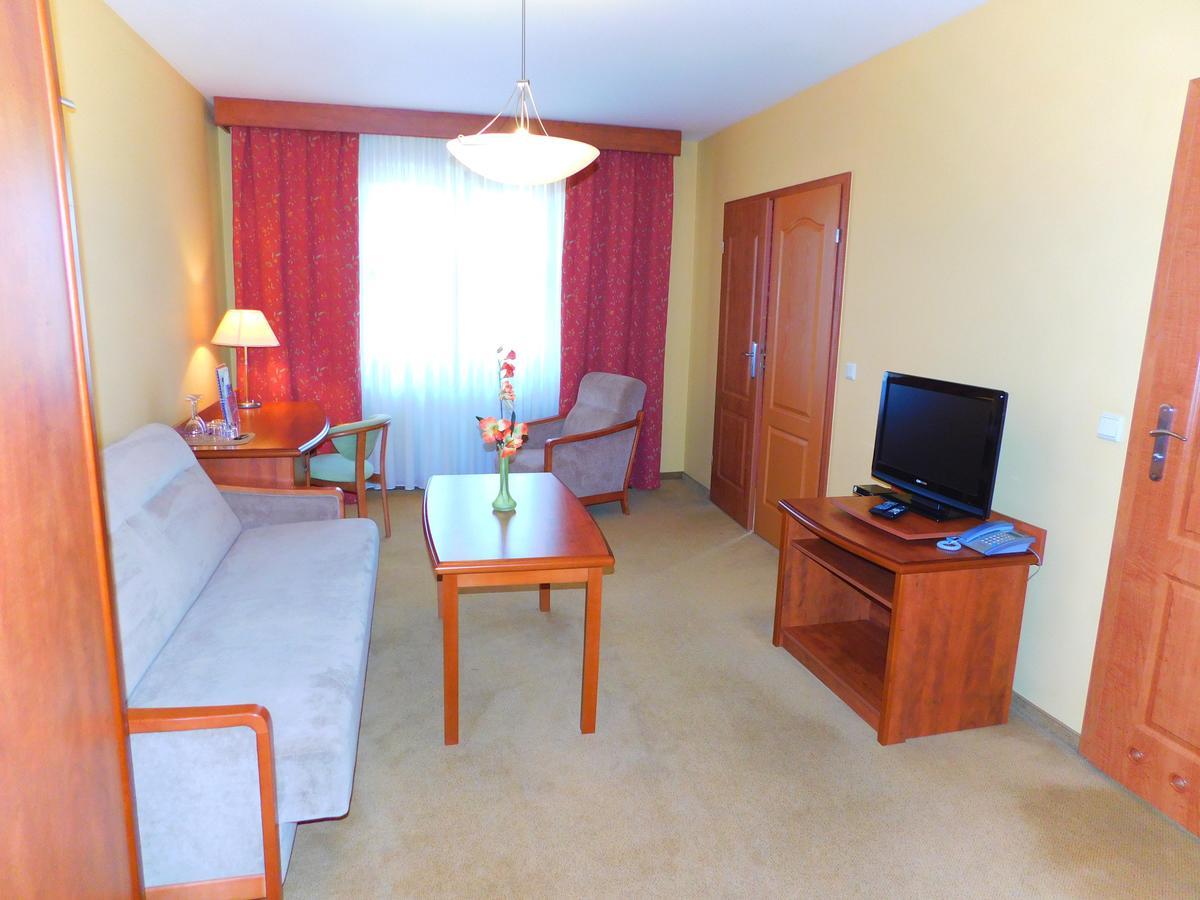 Hotel Piast Cedynia Ngoại thất bức ảnh